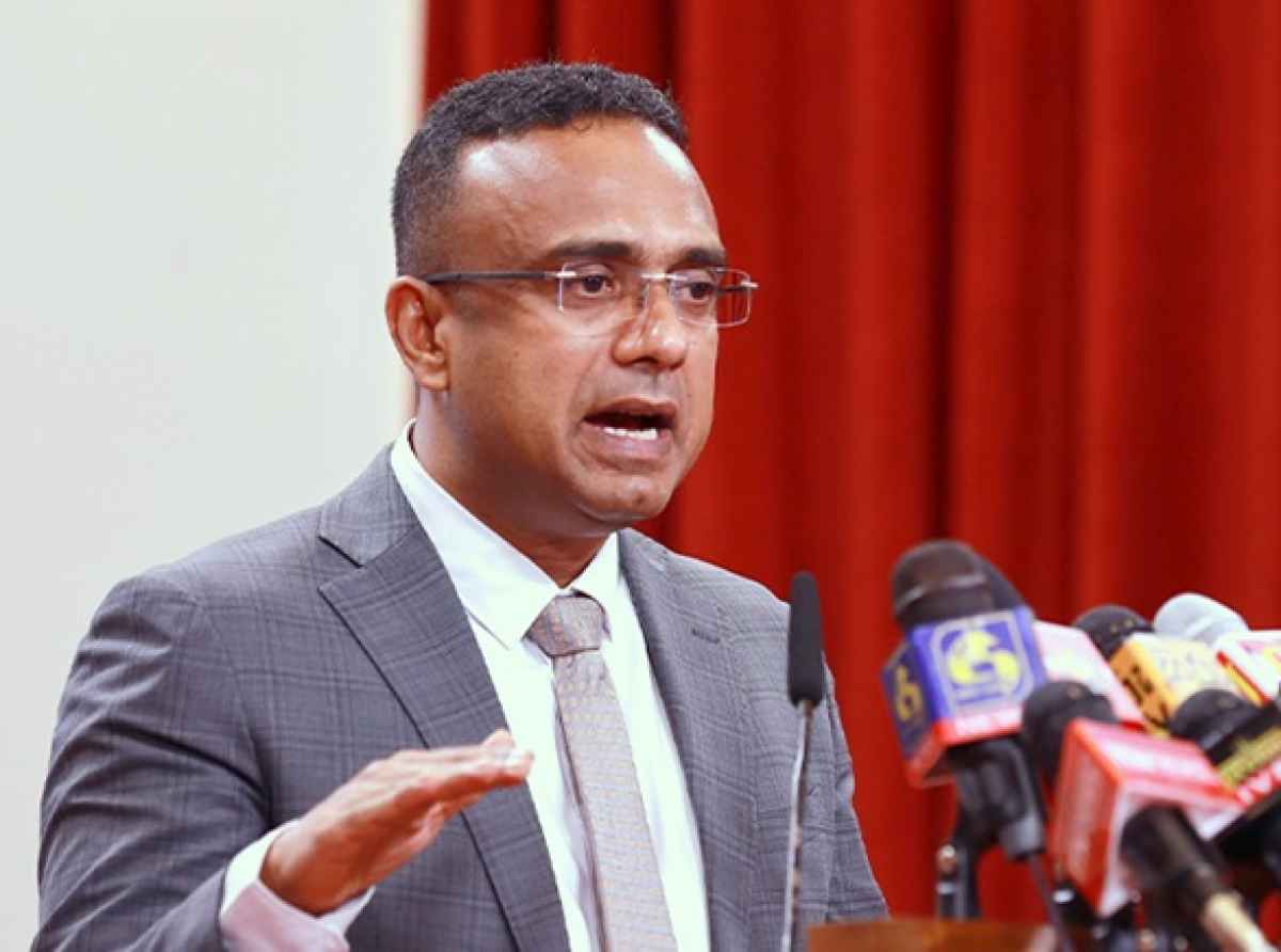 தொழிலாளர்களின் உழைப்பை சுரண்டி முதலாளிமார்கள் மாத்திரம் செல்வந்தர்களாகும் முறையை மாற்றியமைப்போம் - தொழில் அமைச்ச